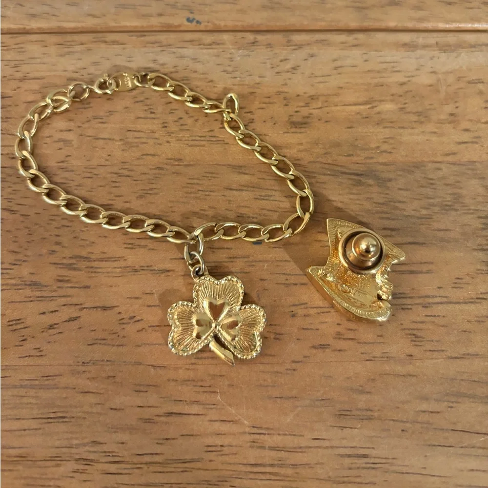 Avon Vintage St Patrick’s Day Gold Tone Link Bracelet Clover Leaf Charm and Pin